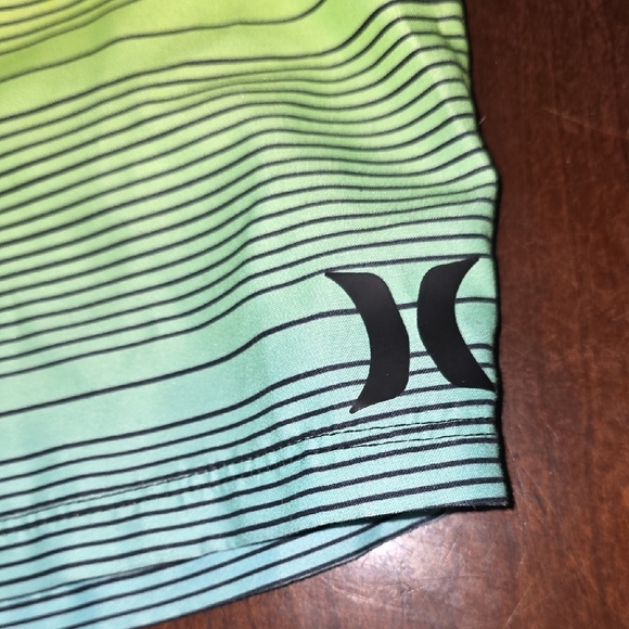 (J35) Hurley Vibrant Striped Swim Shorts - Picture 3 of 8